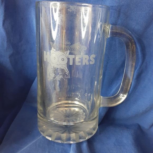 Hooters Glass Cleared Etched Logo with Budweiser Hooters Logo 12.50 🇨🇦shipping - Picture 7 of 16
